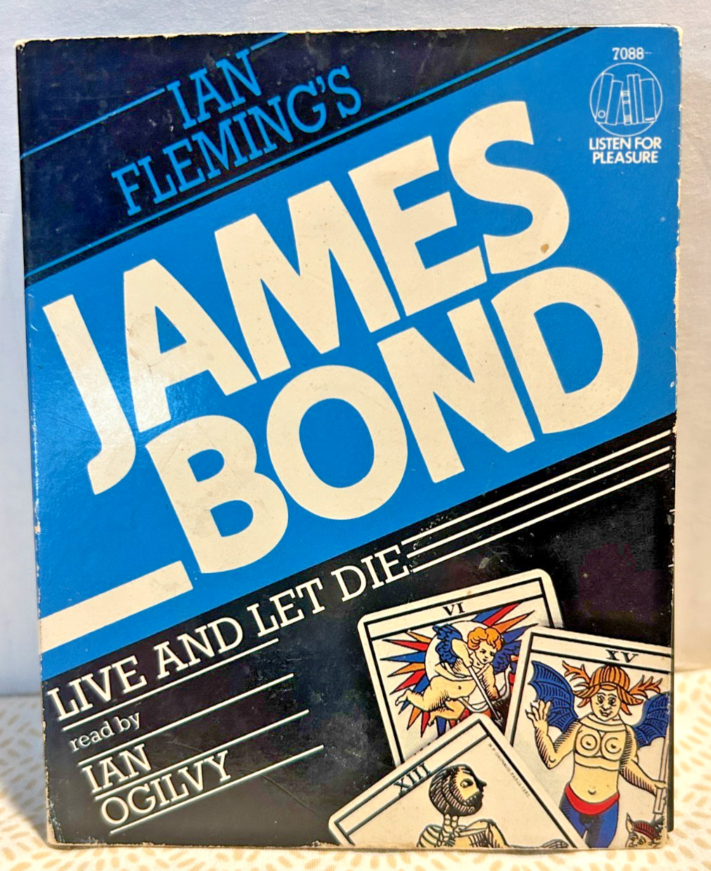 Audio Cassette Book :live and Let Die» Ian Fleming, read by Ian Ogilvy