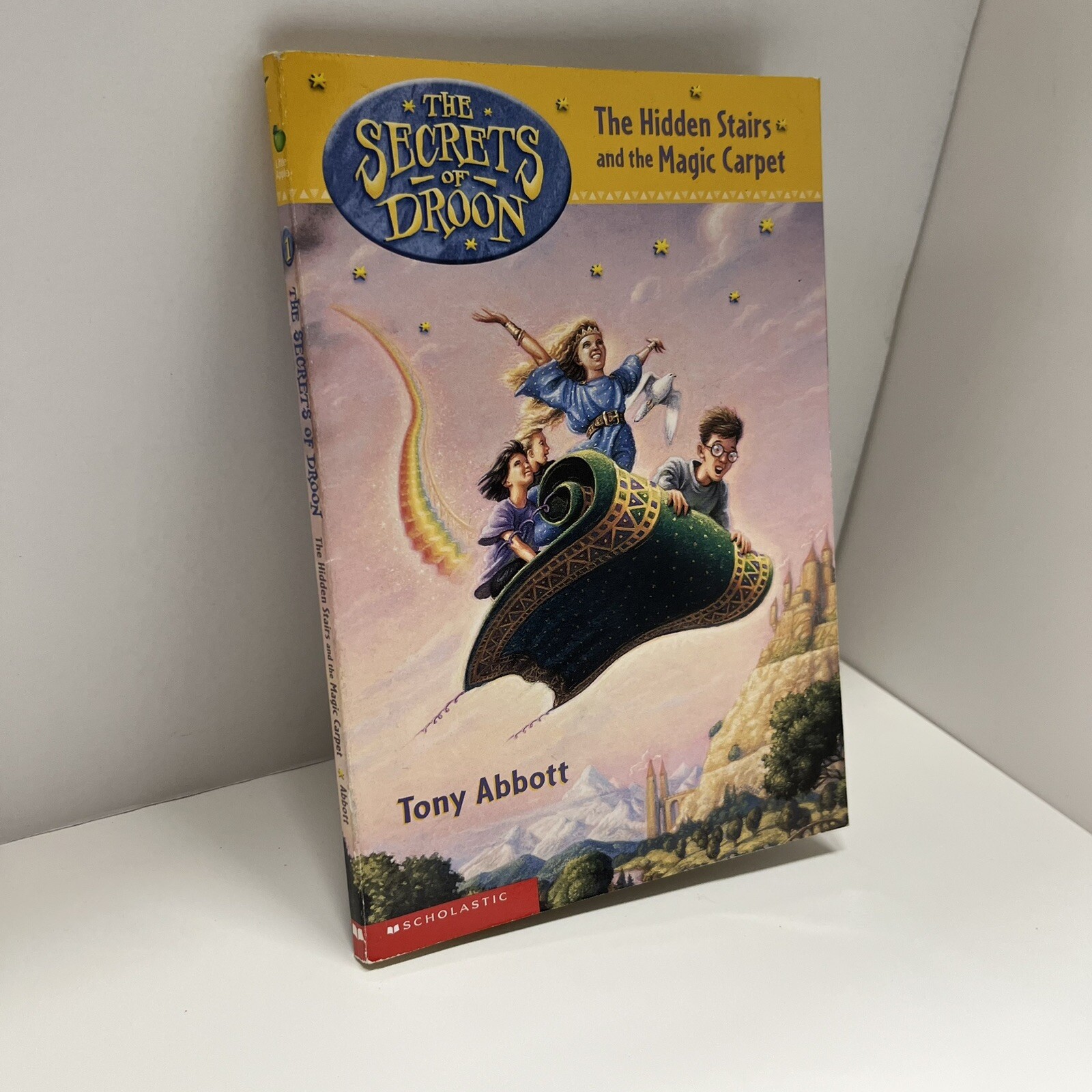 The Hidden Stairs and the Magic Carpet (The Secrets of Droon, Book 1) — GOOD