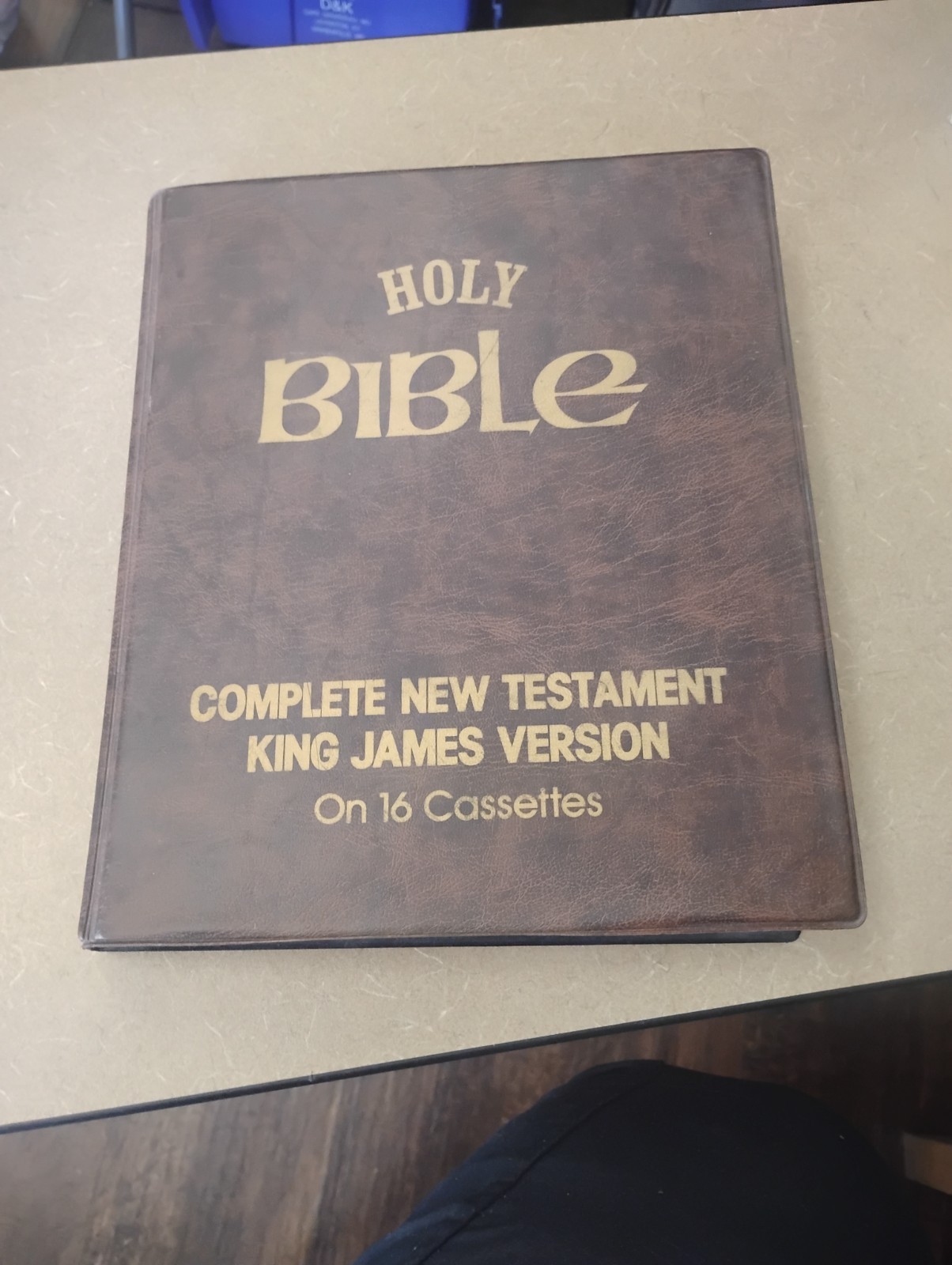 «Holy Bible: Complete New Testament — King James Version on 16 Cassettes»