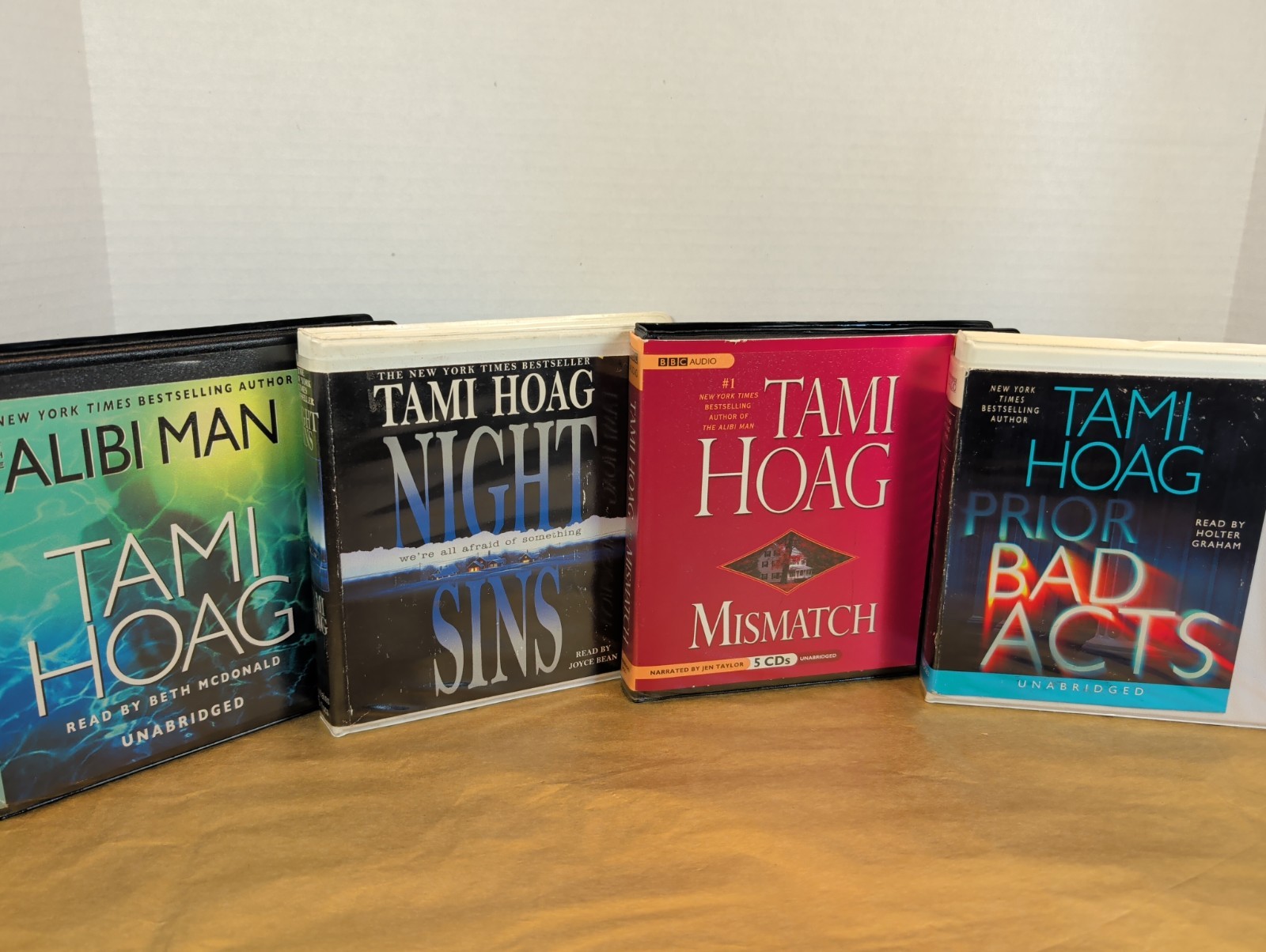 Tami Hoag Lot Of 4 Audiobooks Ex-Library CDs