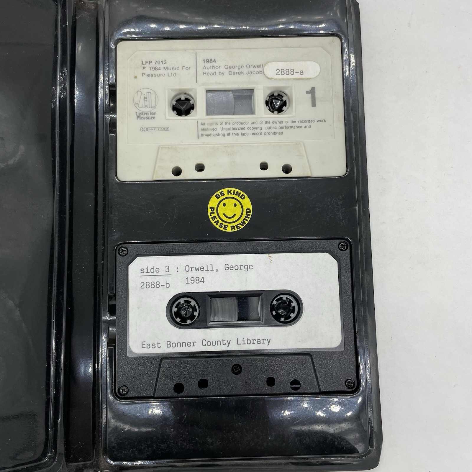 George Orwell «1984» Read by Derek Jacobi 2 Audio Cassettes Library Copy