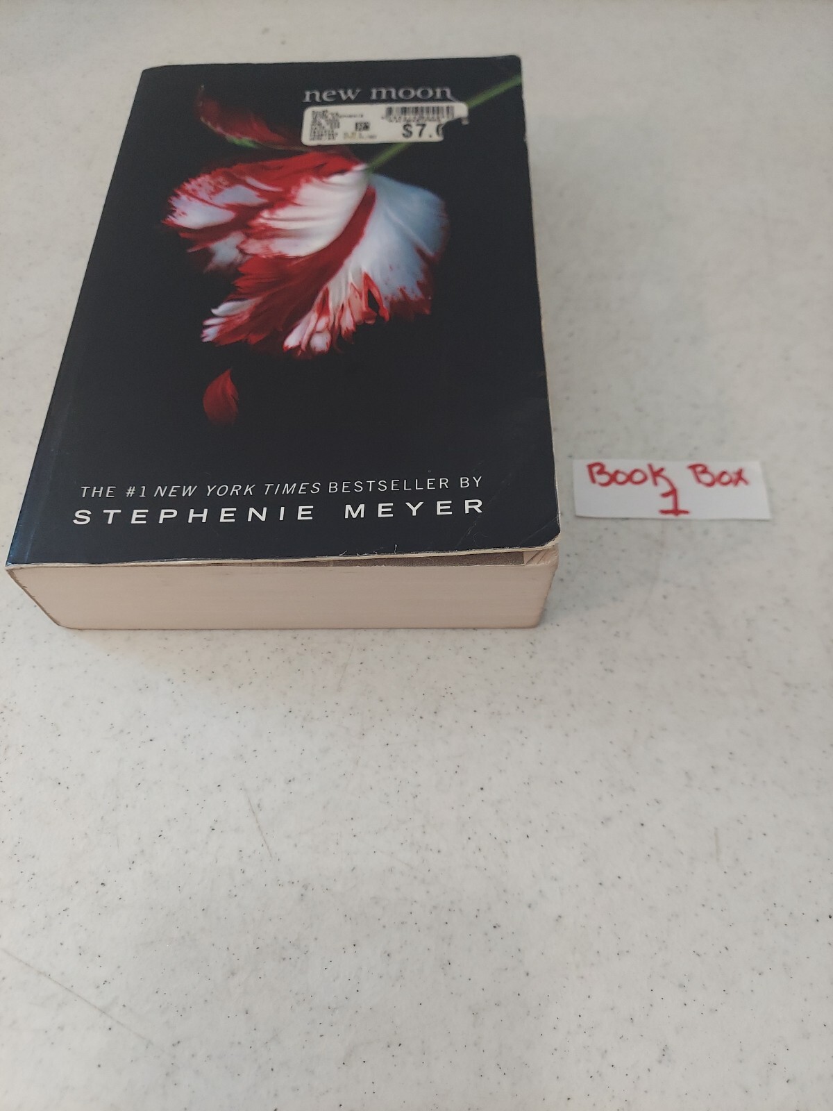 The Twilight Saga Ser.: New Moon by Stephenie Meyer (2008, Trade Paperback)