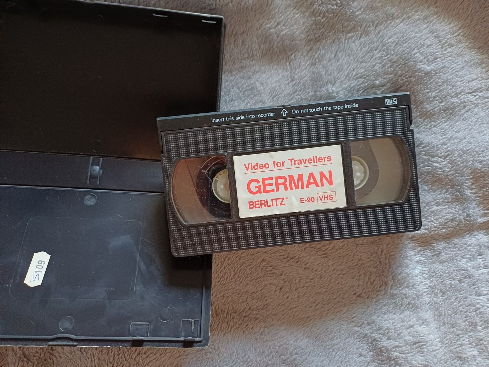 BERLITZ VIDEO FOR TRAVELLERS GERMAN CASSETTE 90 minutes , free u.k. p&p