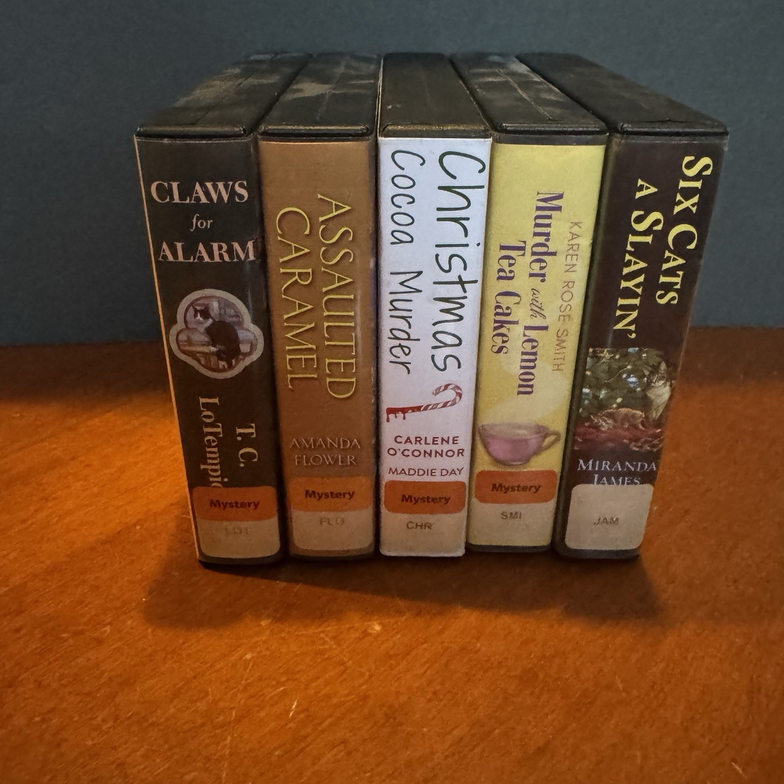Lot: 5 Various Mystery Series Audio Book CD Six Cats A SlayIn Assaulted Caramel