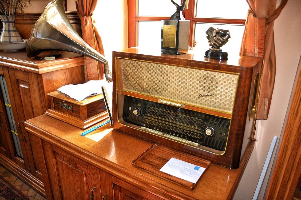 The Shadow Detective Radio Drama 261 Broadcasts Combo USB (Digitally Remastered)