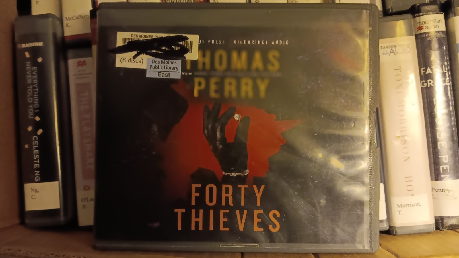 Forty Thieves (AUDIO CD) Thomas Perry read by Peter Berkrot