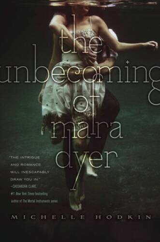 The Unbecoming of Mara Dyer (The Mara Dyer Trilogy) — Paperback — ACCEPTABLE