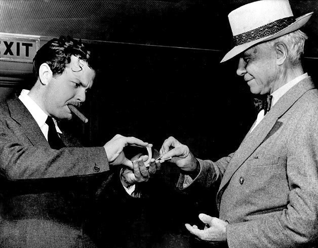 The Shadow Detective Radio Drama 261 Broadcasts Combo USB (Digitally Remastered)