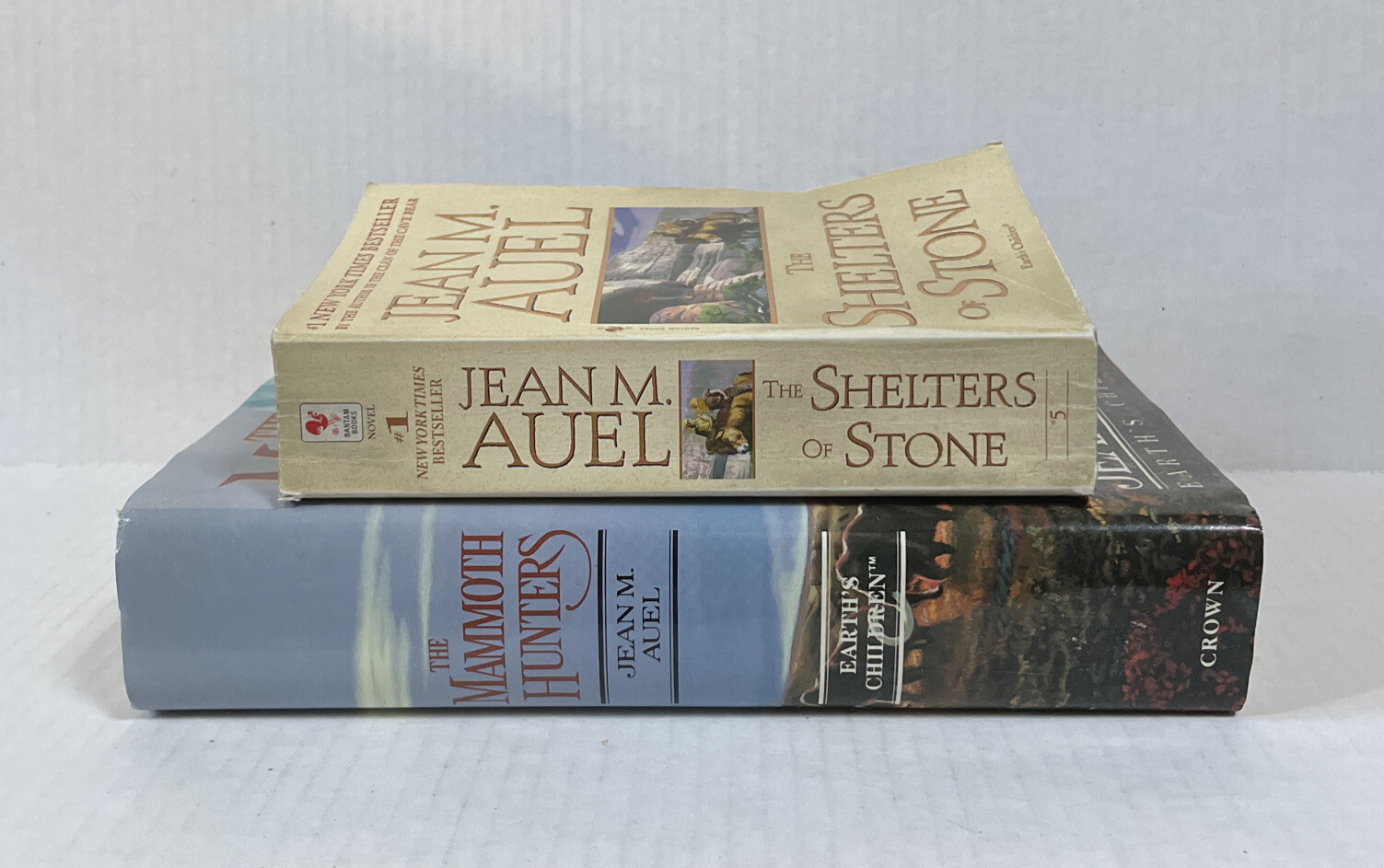 2 EARTH’S CHILDREN Books by Jean M Auel — Mammoth Hunters & Shelters Of Stone