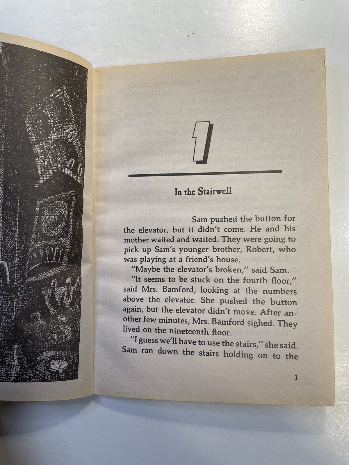 Frankenstein Moved In on the Fourth Floor- paperback Elizabeth Levy