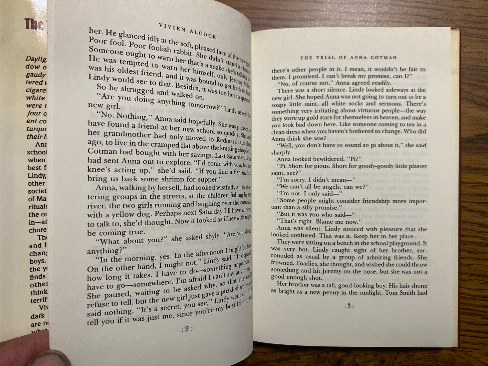 The Trial of Anna Cotman by Vivien Alcock 1990 Ex-Library — Like New!