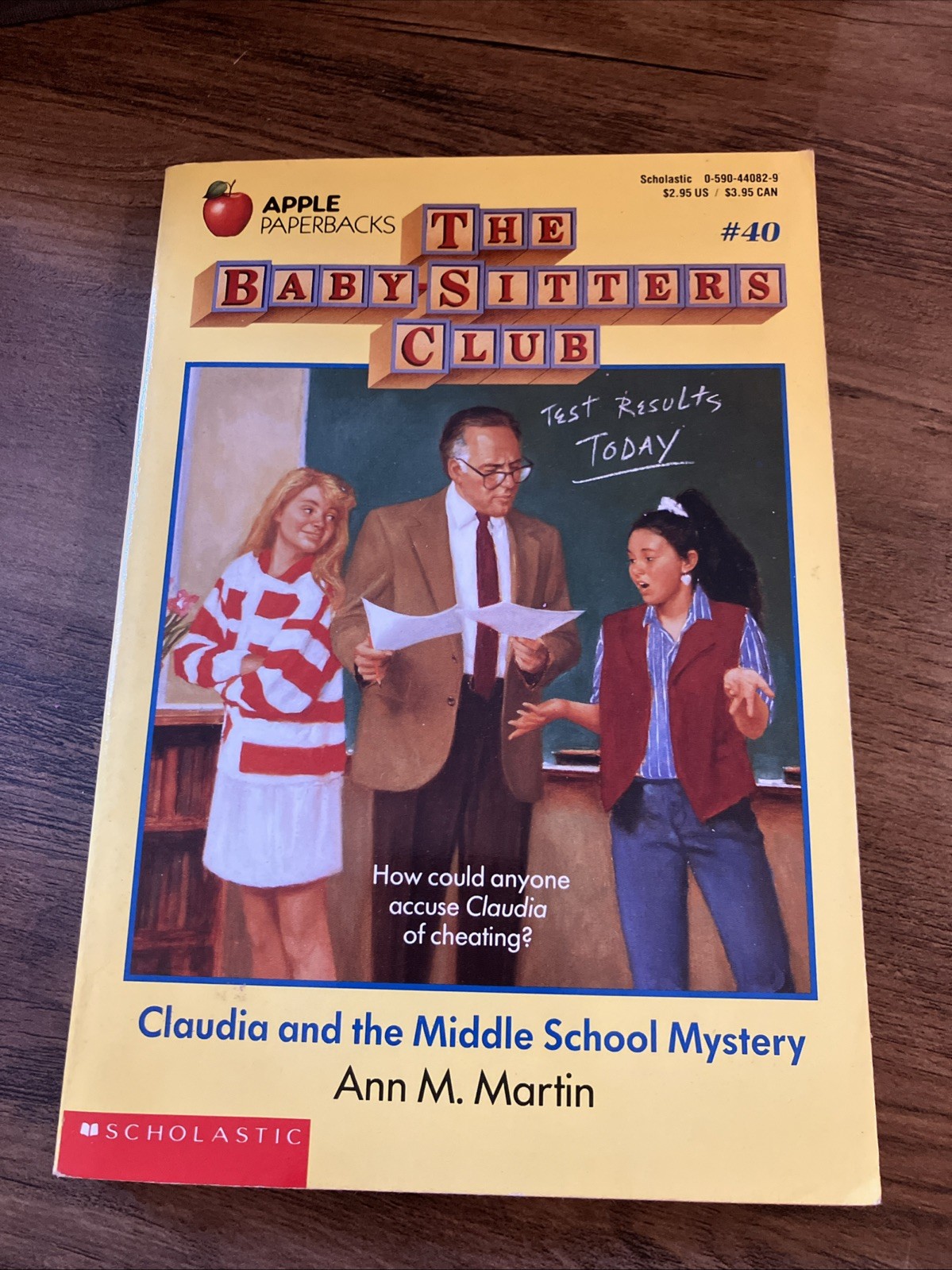 Claudia and the Middle School Mystery (Baby-Sitters Club, 40) — Paperback