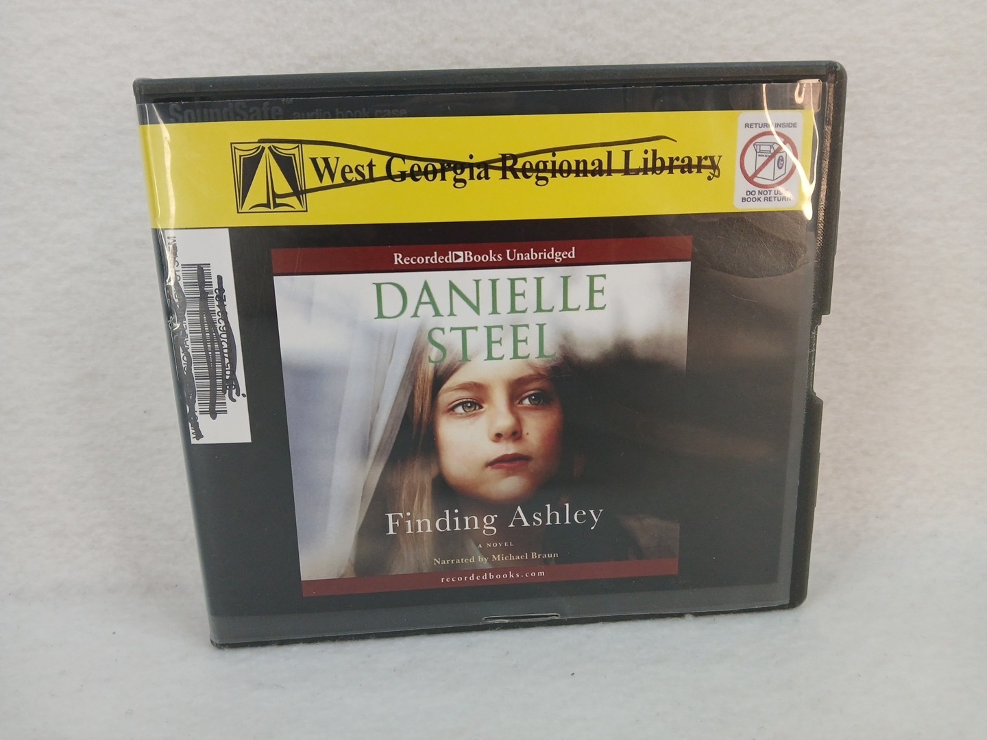 Finding Ashley — Audio CD By Steel, Danielle — GOOD Audiobook Ex-Library