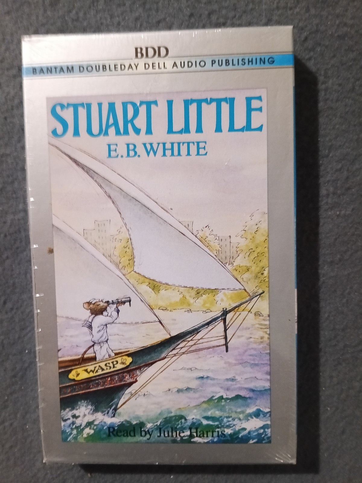 Stuart Little by E.B. White Audiobook 2 Cassettes Read by Julie Harris