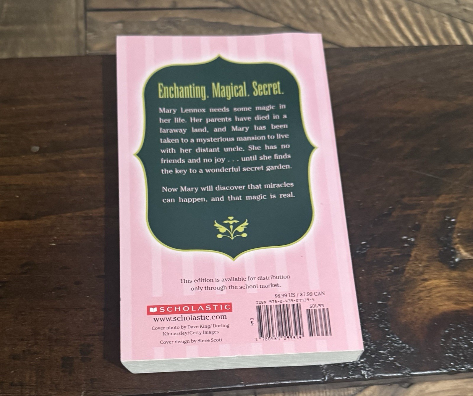 The Secret Garden by Francis Hodgson Burnett (Trade Paperback)