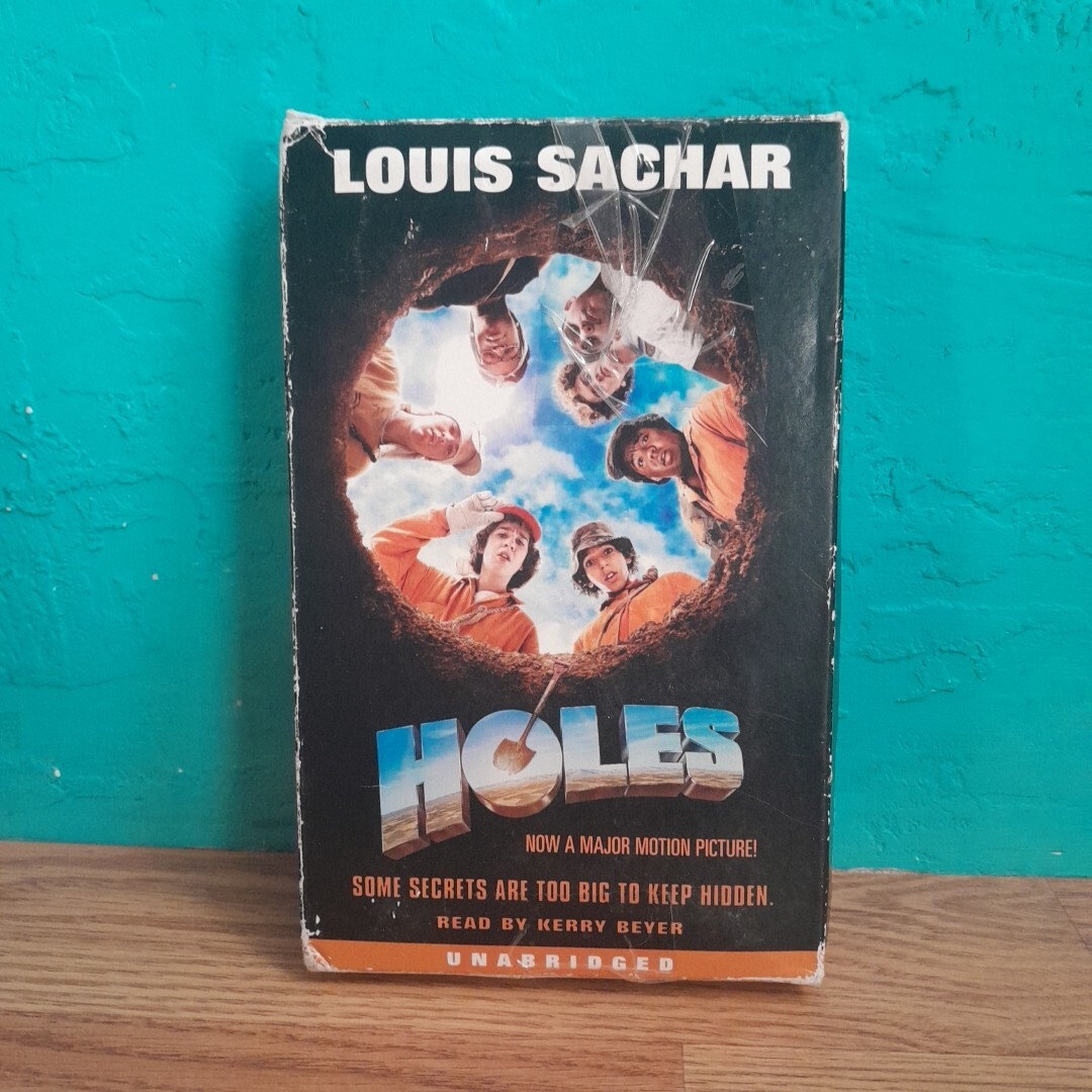 HOLES BY LOUIS SACHAR AUDIOBOOK CASSETTE