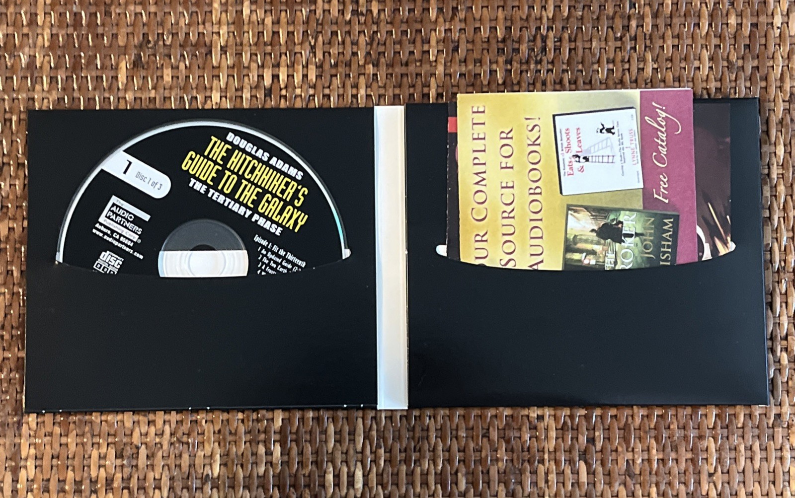 The Hitchhiker’s Guide to The Galaxy: Tertiary Phase — Douglas Adams — 3 CD