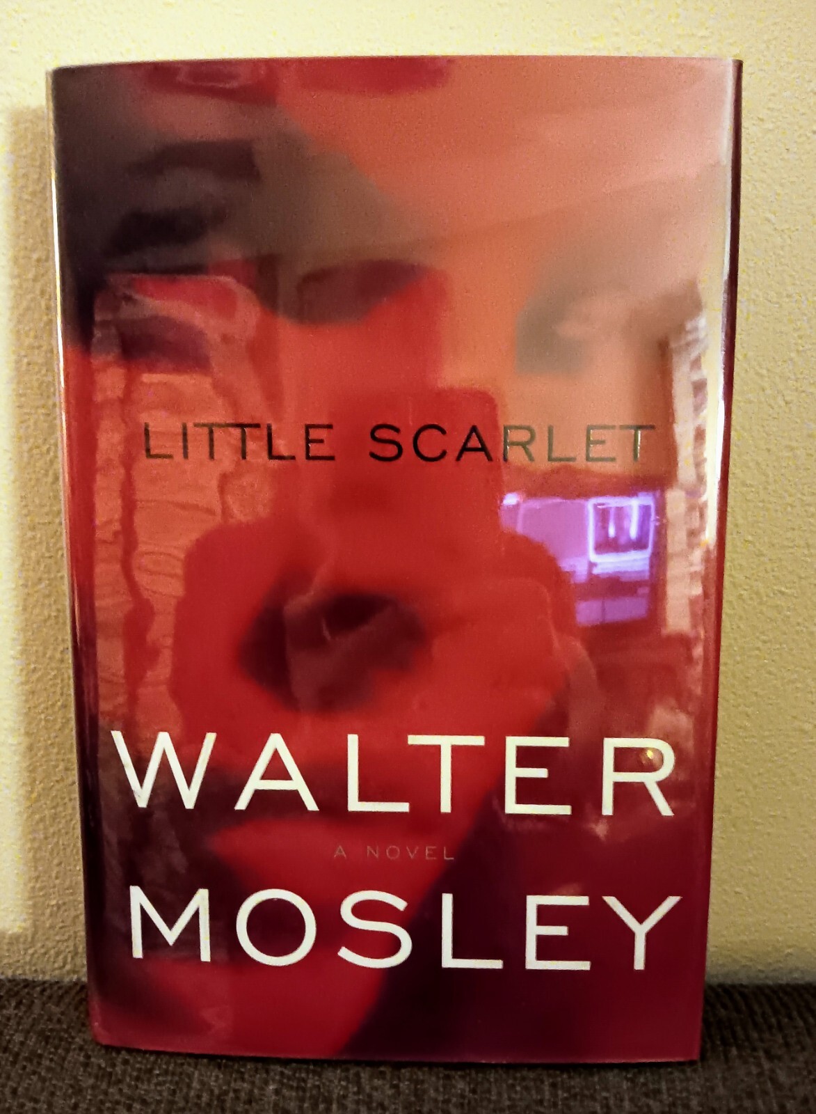 SIGNED, NEW Easy Rawlins Mystery Ser.: Little Scarlet by Walter Mosley (2004, HC