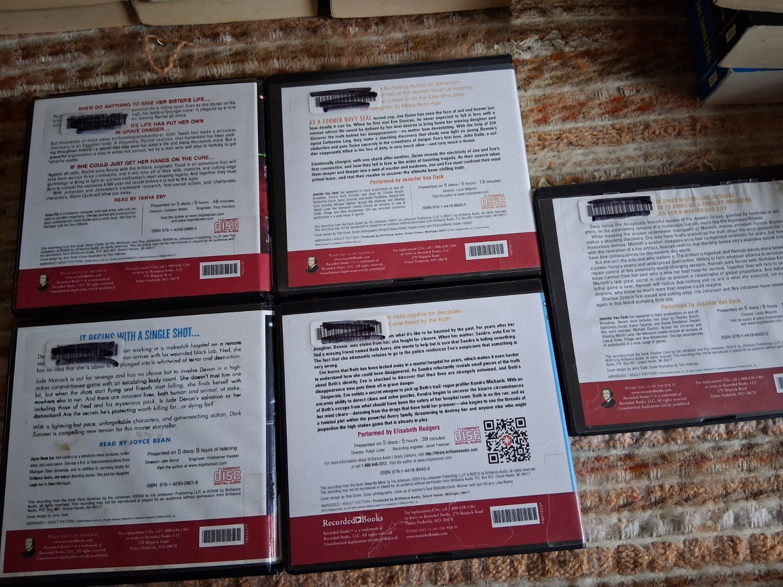 Lot of 5 Iris Johansen CD Audiobooks — 29 hours on 25 disks, ex-library