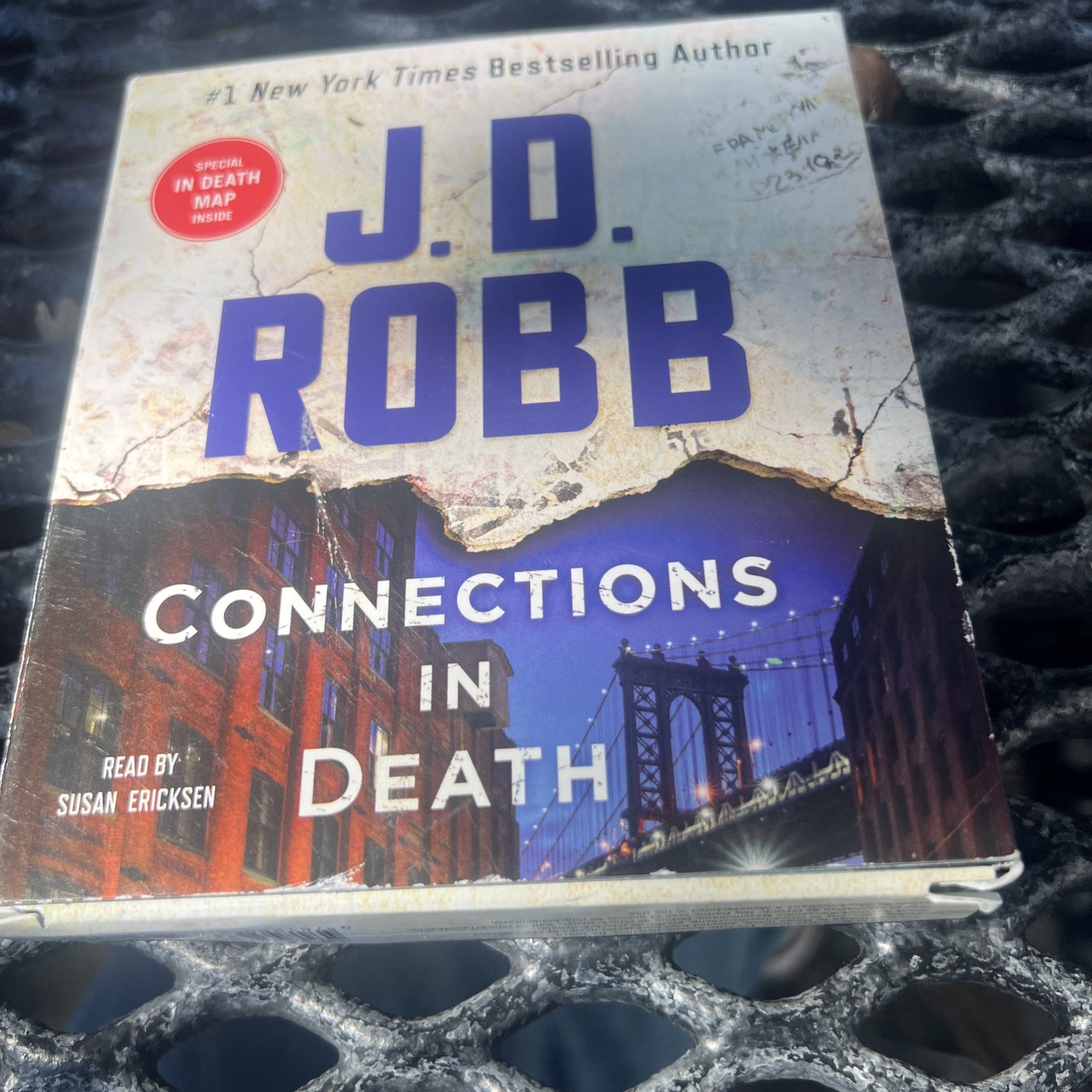 Connections in Death : An Eve Dallas Novel by J. D. Robb (2019, Compact Disc)