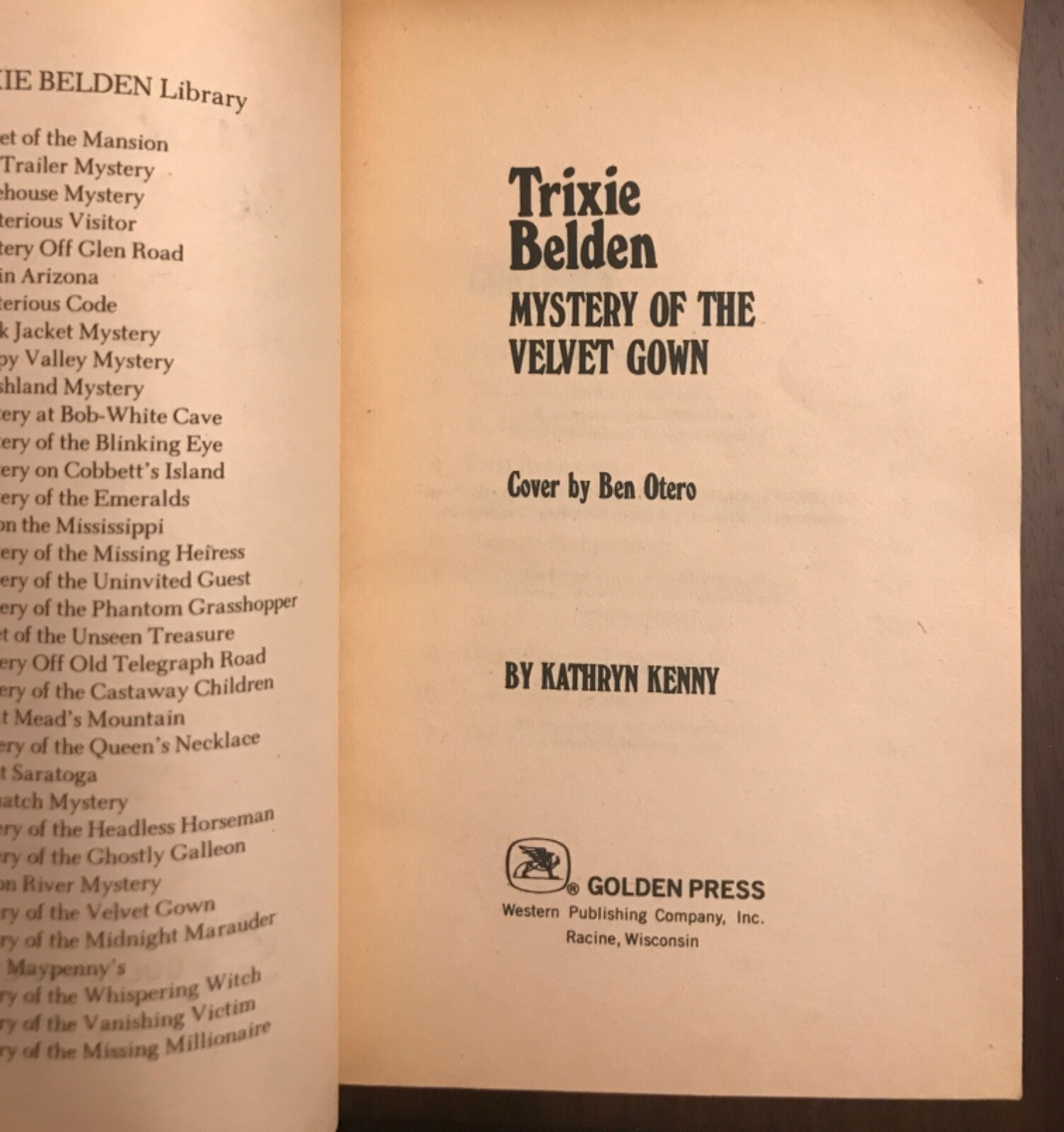 Trixie Belden (The Mystery Of The Velvet Gown) By Kathryn Kenny