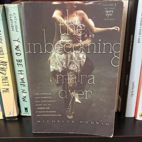 The Mara Dyer Trilogy Ser.: The Unbecoming of Mara Dyer by Michelle Hodkin…