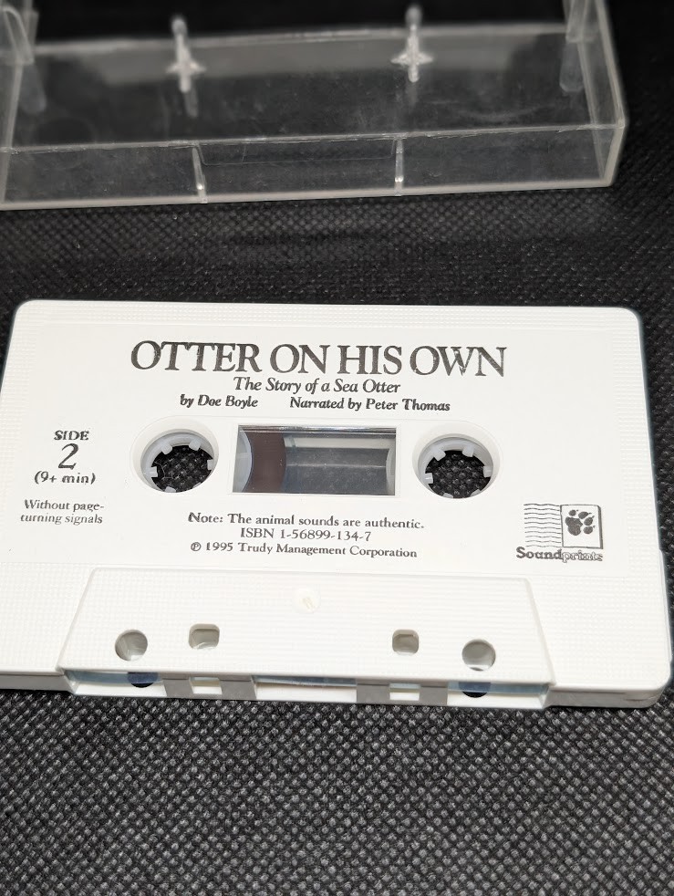 Smithsonian Oceanic Collection «Otter on His Own» & «Little Walrus Warning»