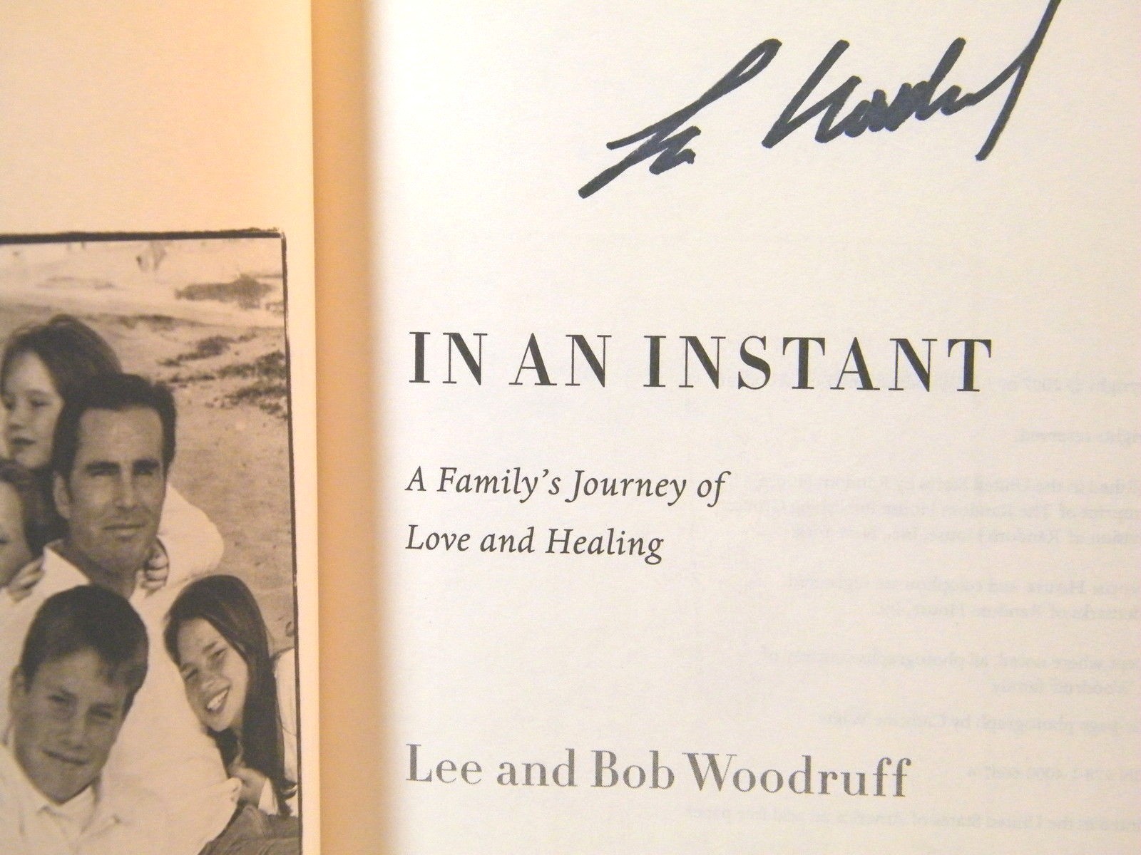 In an Instant:A Family’s Journey of Love & Healing by Lee Woodruff «FLAT SIGNED»