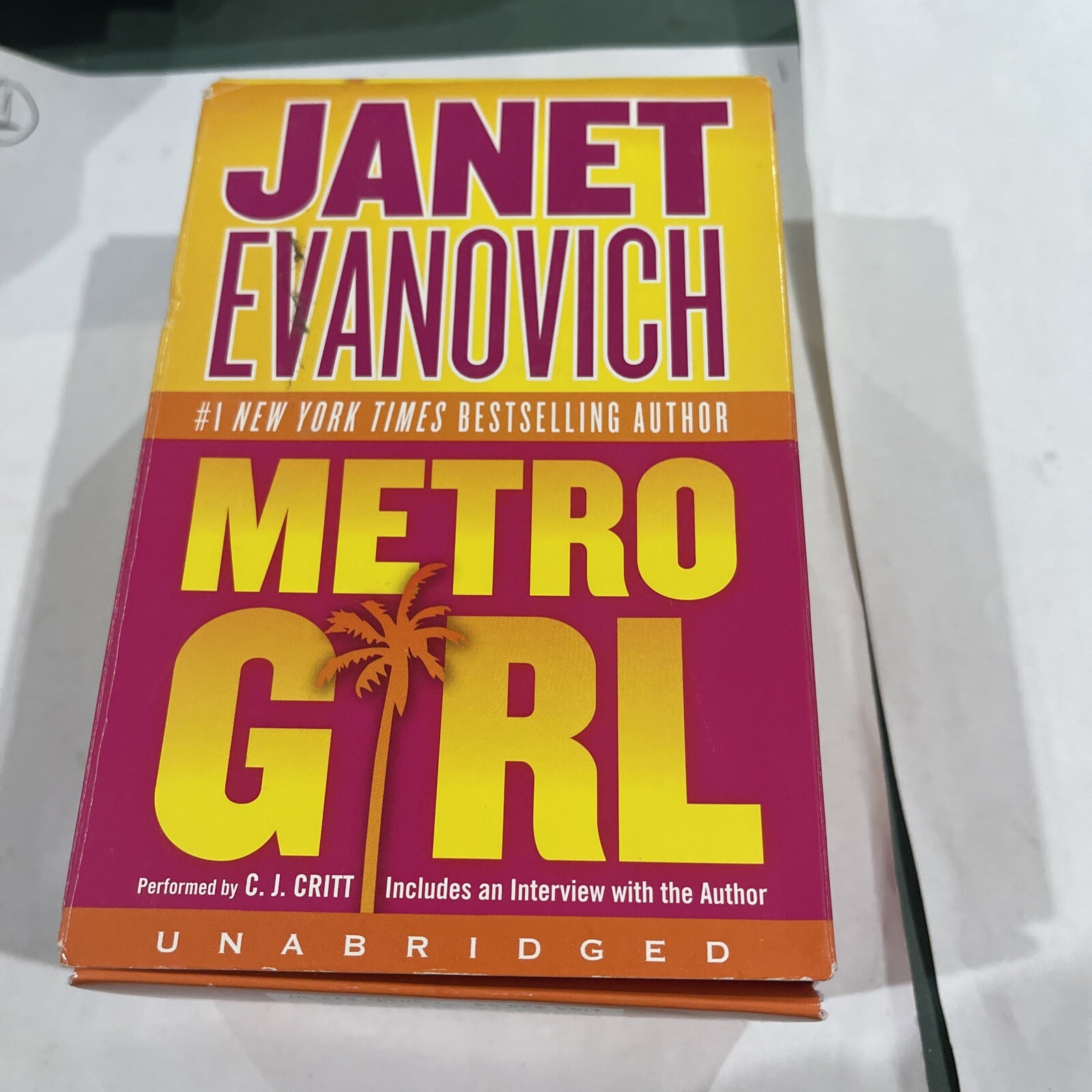 2004 Janet Evanovich «Metro Girl» Performed by C.J. Critt Cassette AudioBook