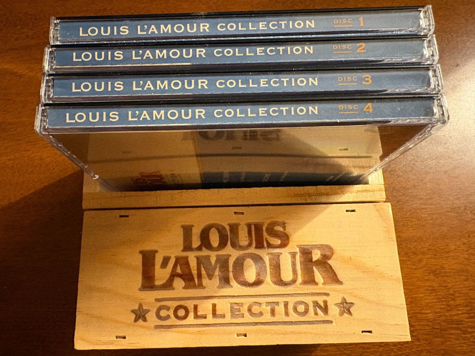 Louis L’Amour Collection 4 Audiobook CD’s Set Wooden Box – Willie Nelson
