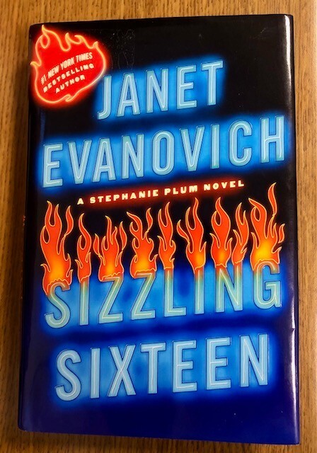 Sizzling Sixteen; Stephanie Plum Novels — 0312383304, hardcover, Janet Evanovich