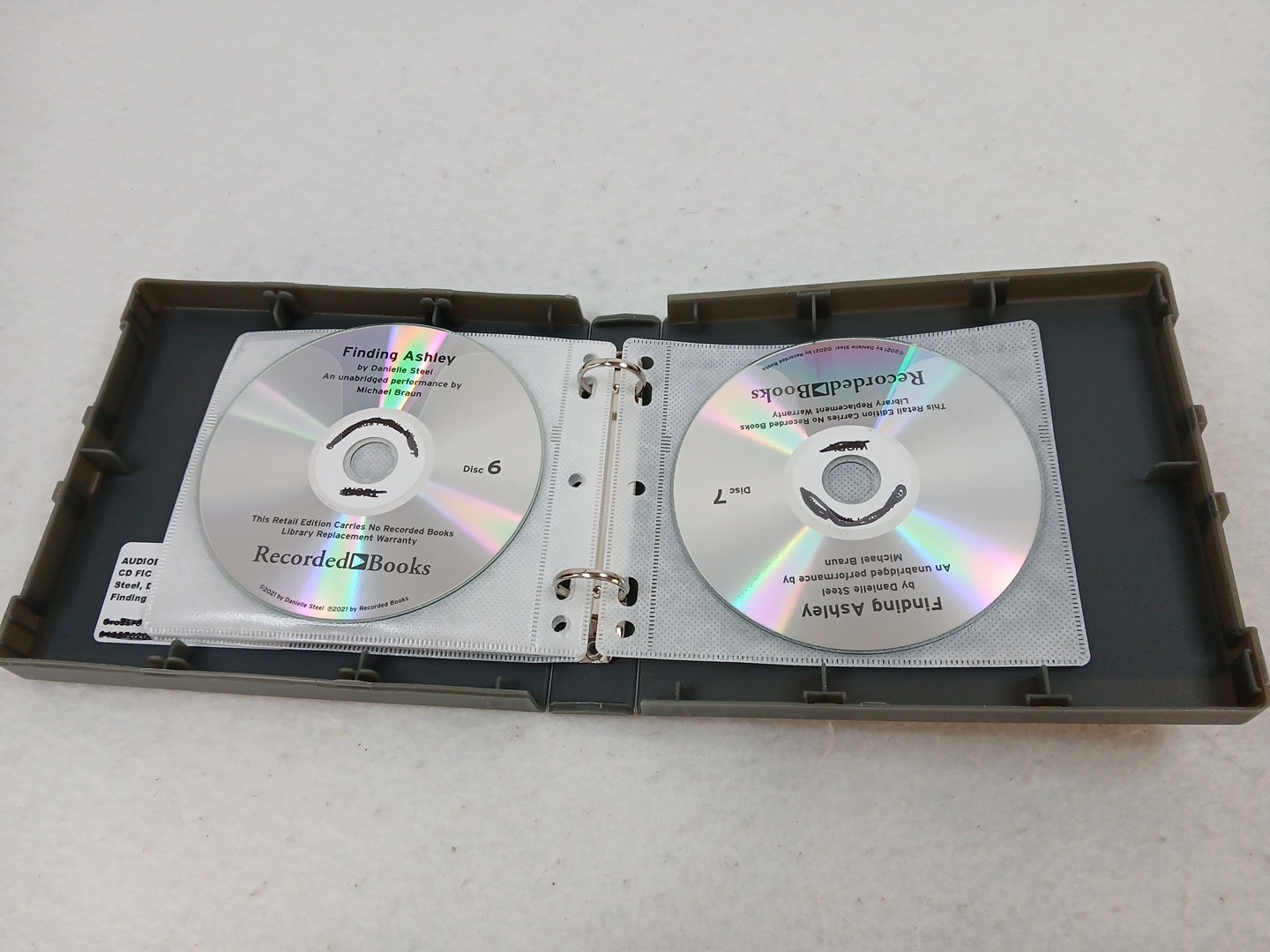 Finding Ashley — Audio CD By Steel, Danielle — GOOD Audiobook Ex-Library