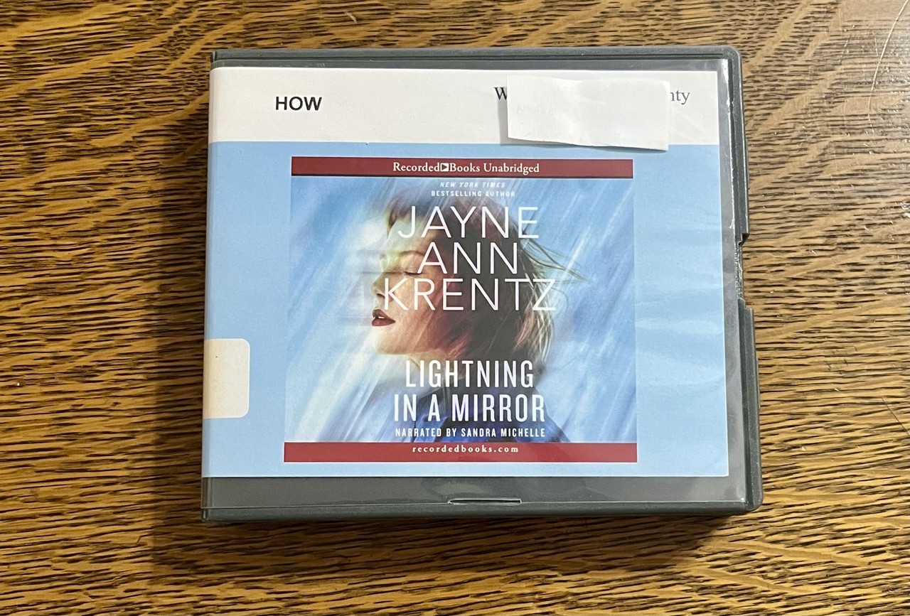 Fogg Lake Ser.: Lightning in a Mirror by Jayne Ann Krentz (2022, Compact…