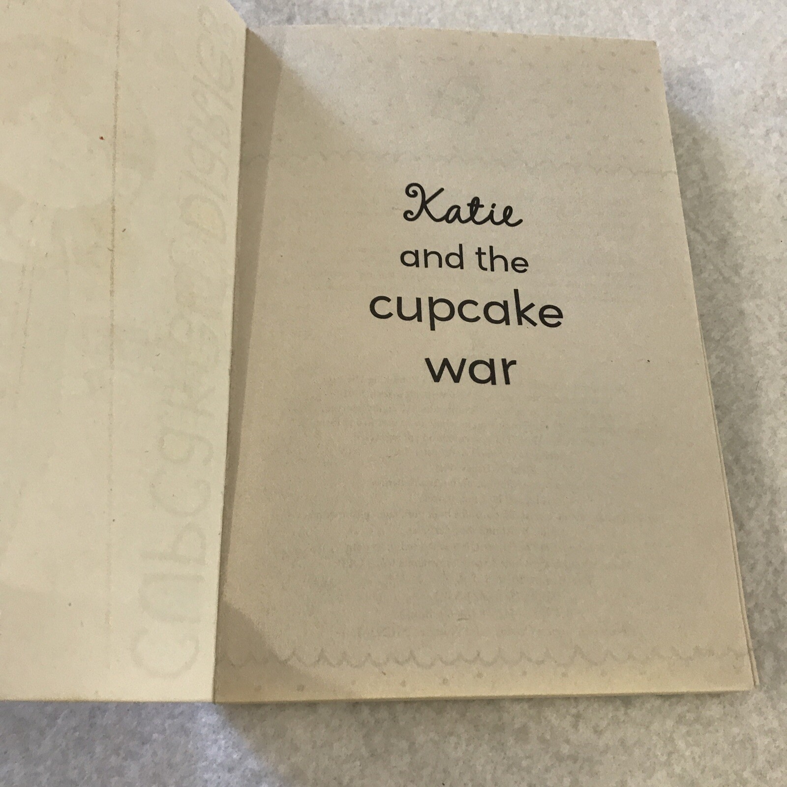 Cupcake Diaries Katie and the Cupcake War Coco Simon Paperback