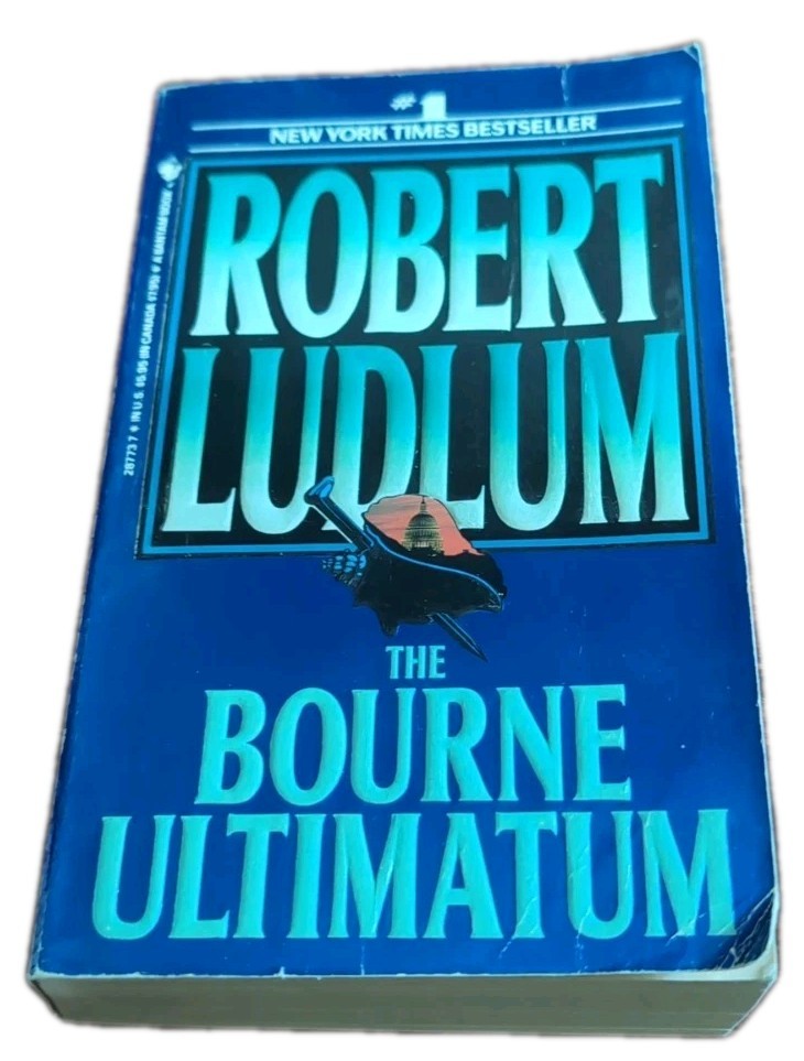 Robert Ludlum The Bourne Ultimatum Bantam Paperback 1990