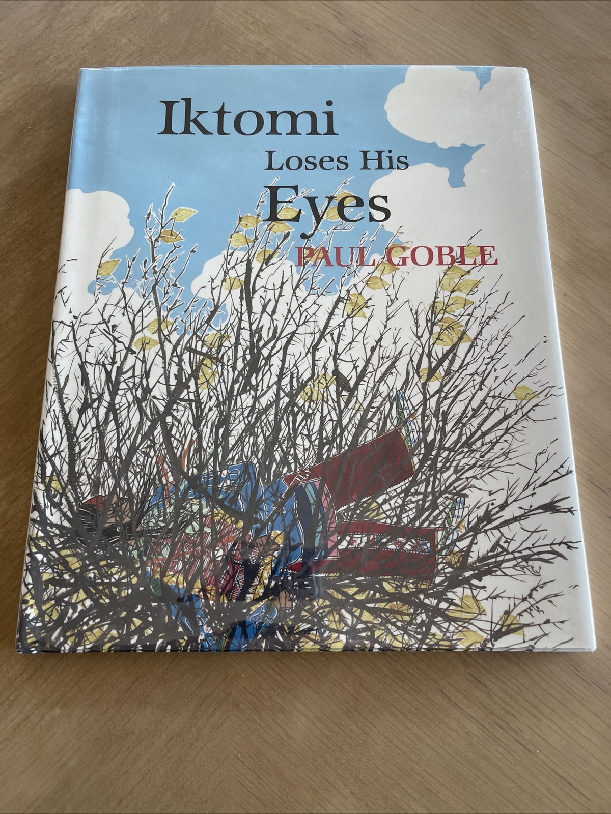 IKTOMI LOSES HIS EYES: A PLAINS INDIAN STORY By Paul Goble — HC 1st Edition