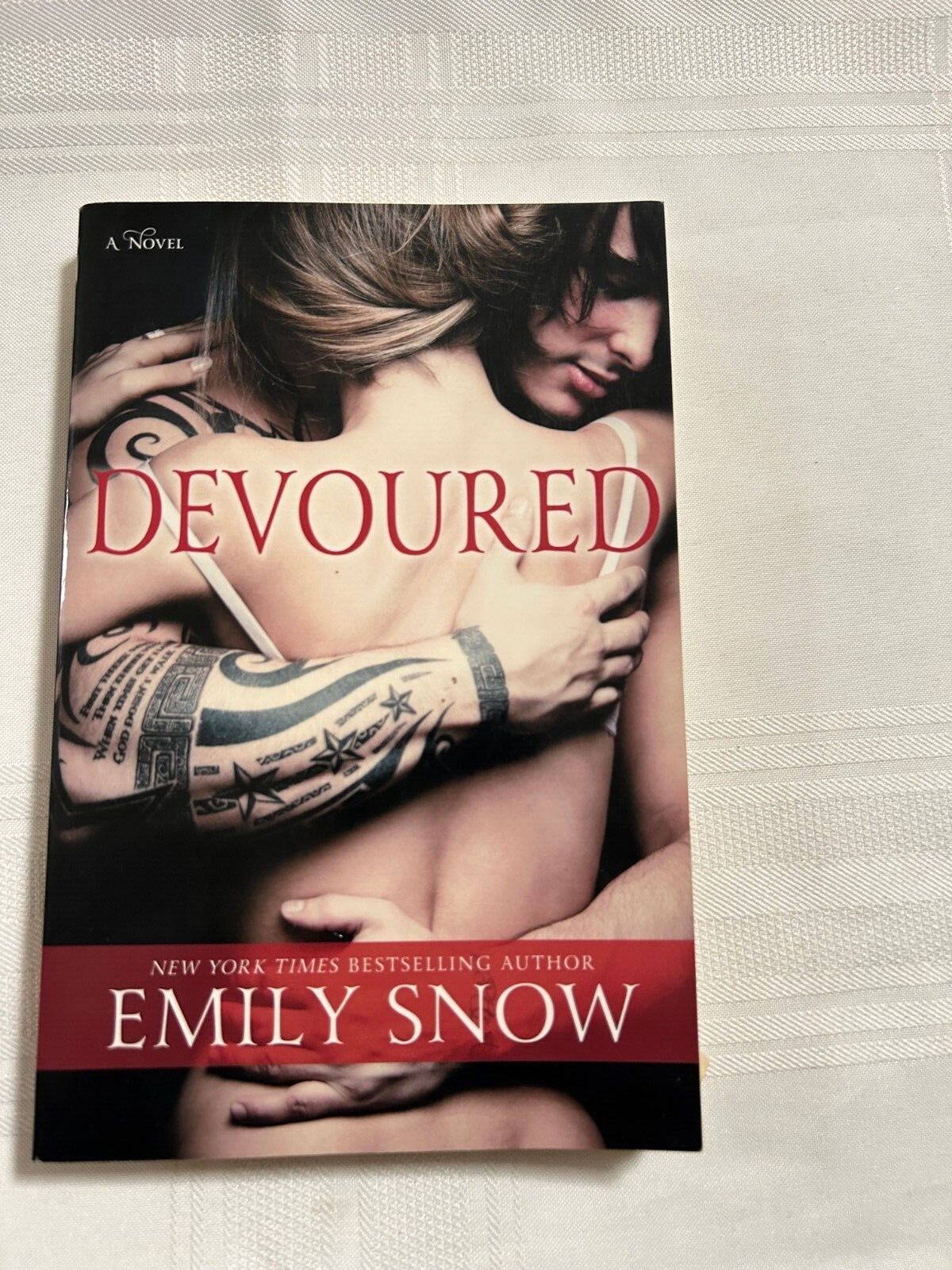 Pre-owned fiction book. Contemporary Romance. Book is in good condition.
