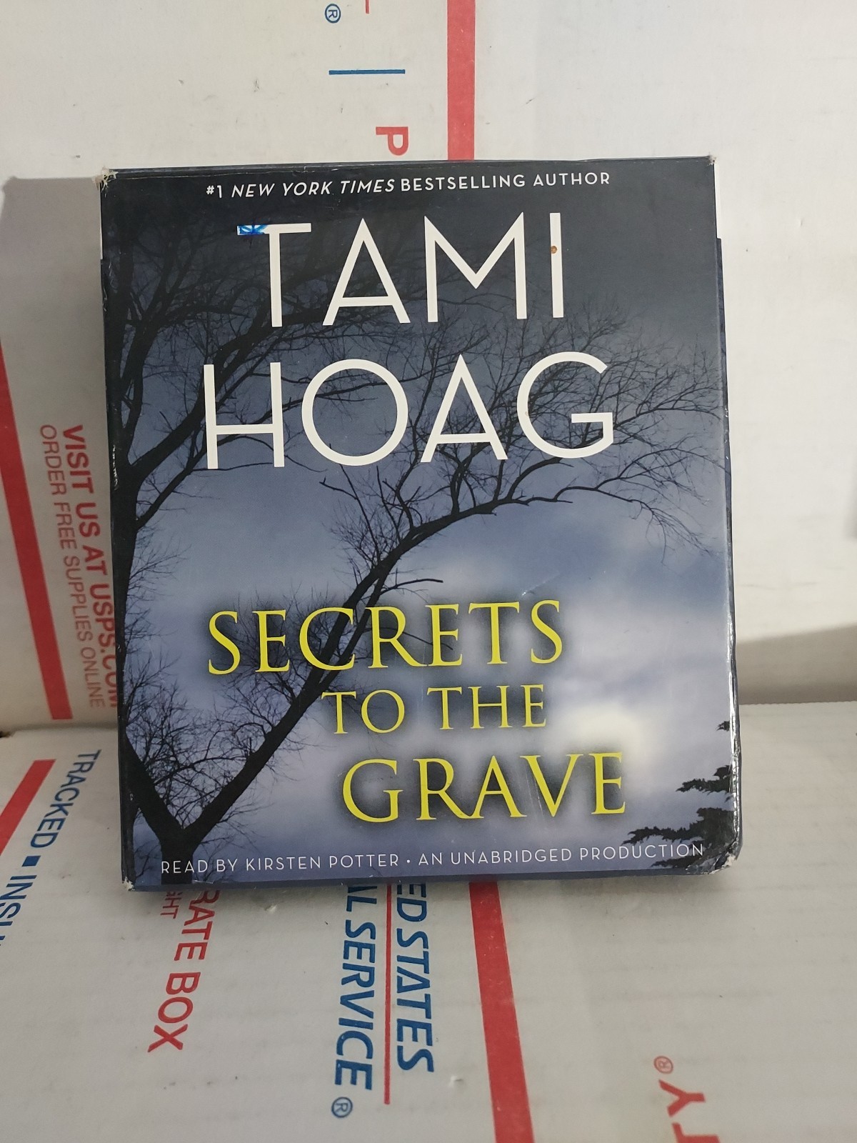 Secrets to the Grave by Tami Hoag Unabridged 2010 AudioBook Good Used — #62j