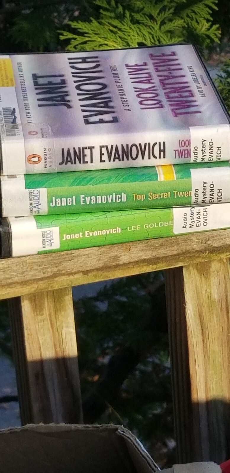 LOT 3 AUDIO CD SETS RANDOM HOUSE JANET EVANOVICH THE HEIST LOOK ALIVE TOP SECRET