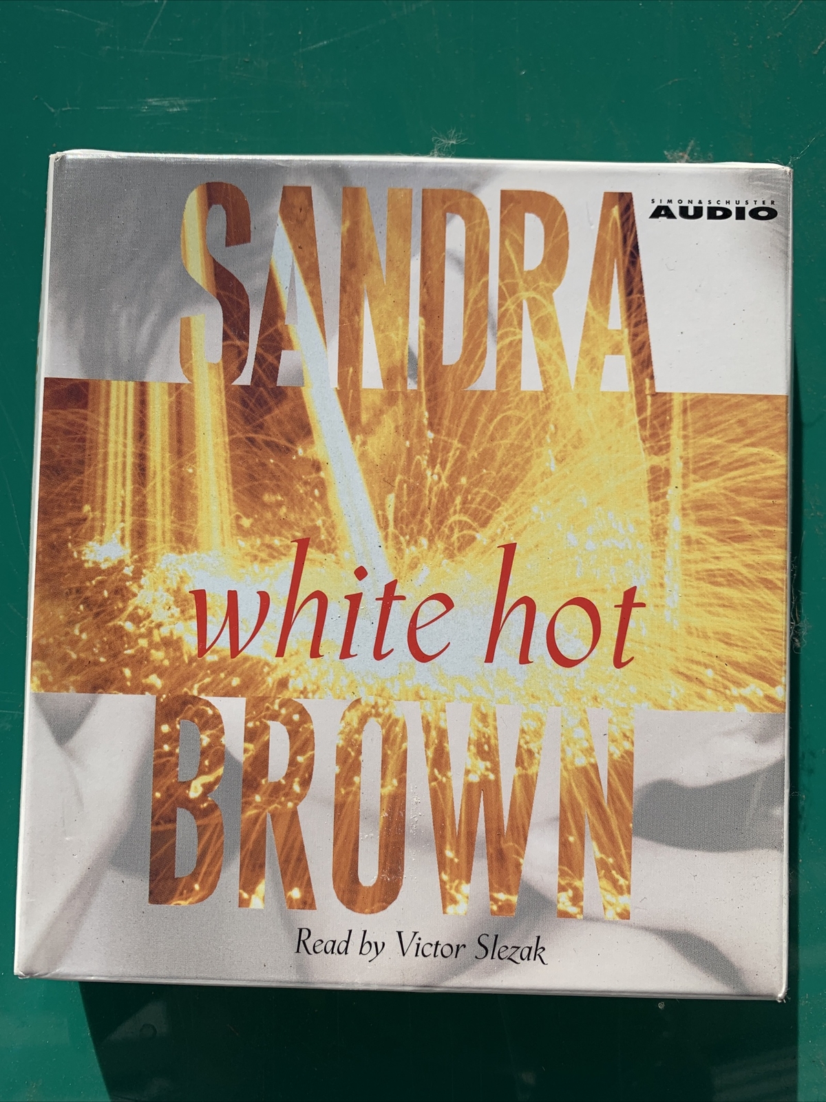 SANDRA BROWN White Hot Read by Victor Slezak 5 CDs Suspense Emotion ❤️tb11j