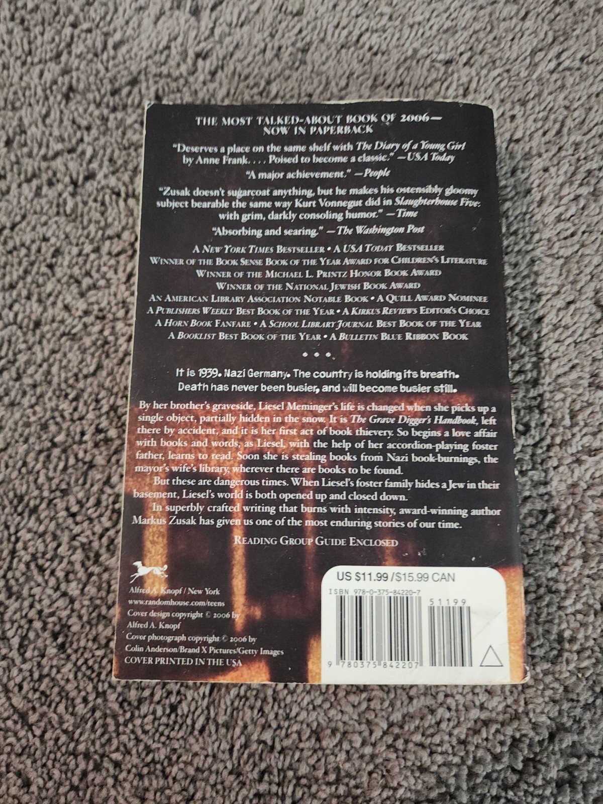 The Book Thief by Markus Zusak (2007, Trade Paperback)