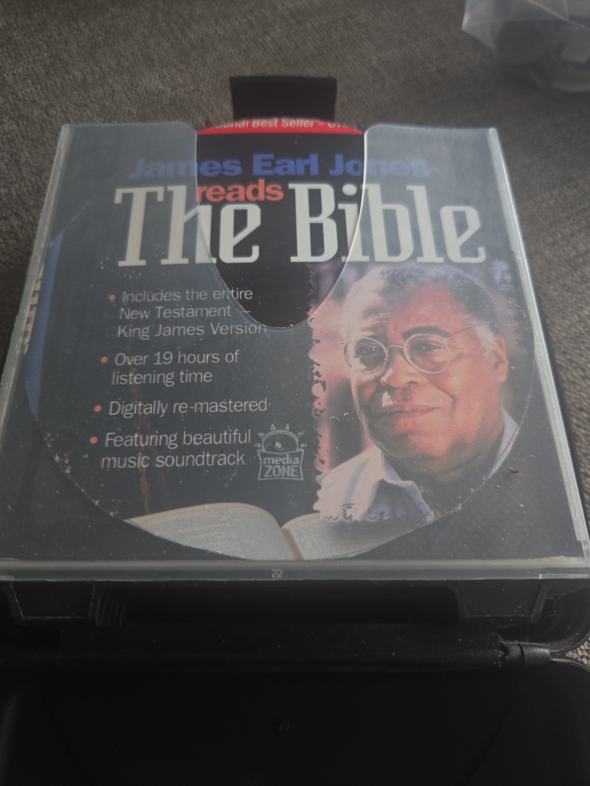 James Earl Jones Reads The Bible: New Testament KJV 16-CD Deluxe Edition In Case