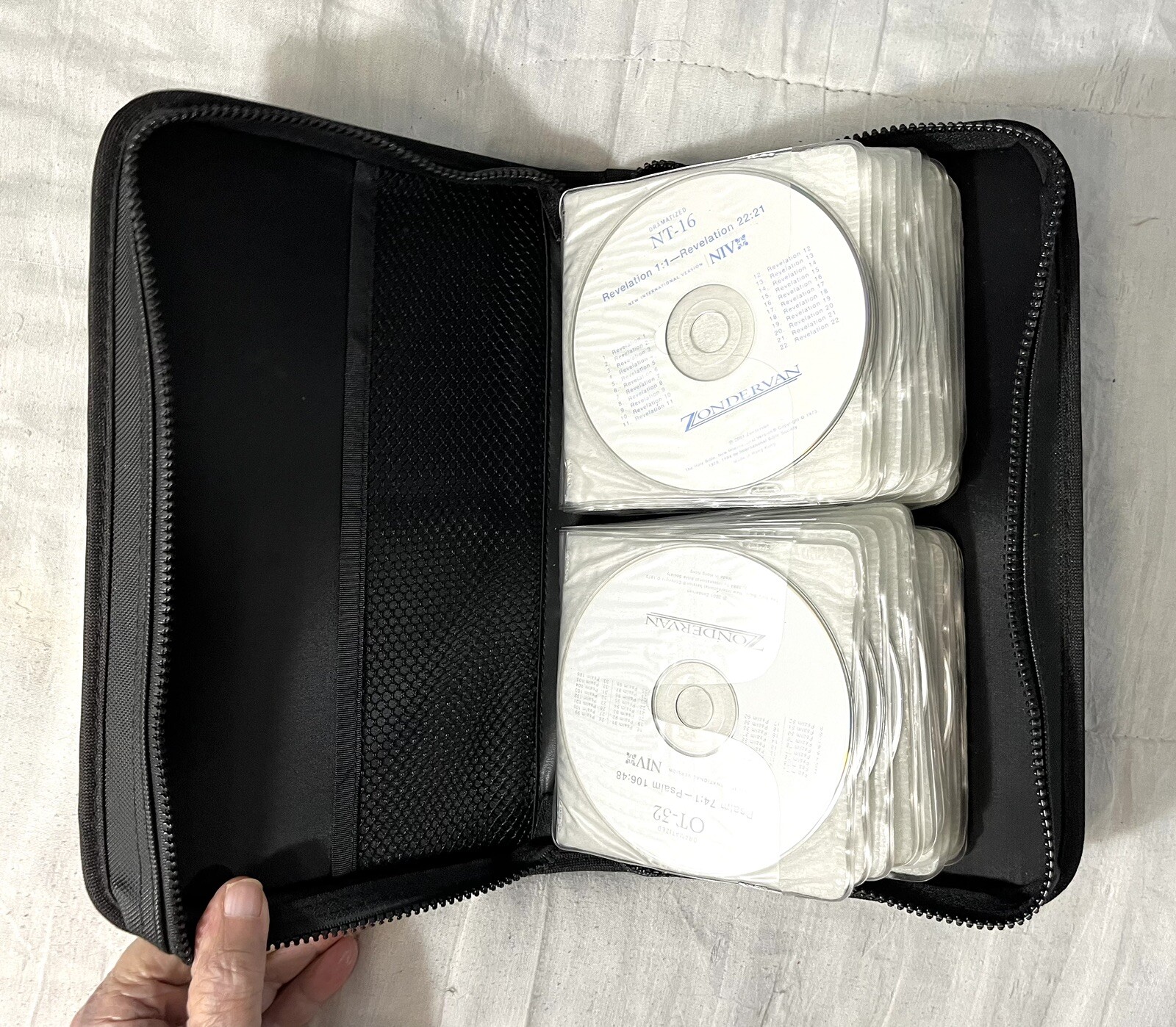 Zondervan NIV Audio Bible Dramatized Complete Bible 64 Audio CD Set Zipper Case
