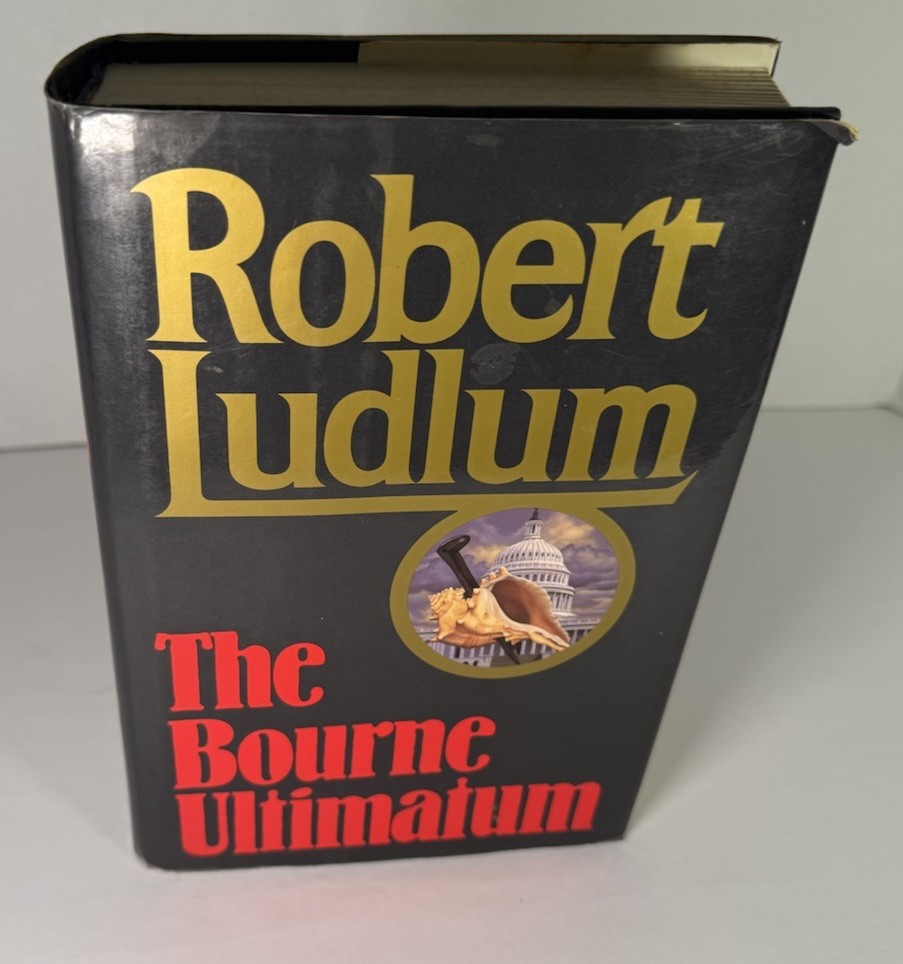 THE BOURNE ULTIMATUM — Robert Ludlum (HCDJ 1st Ed. 2nd Print VG)
