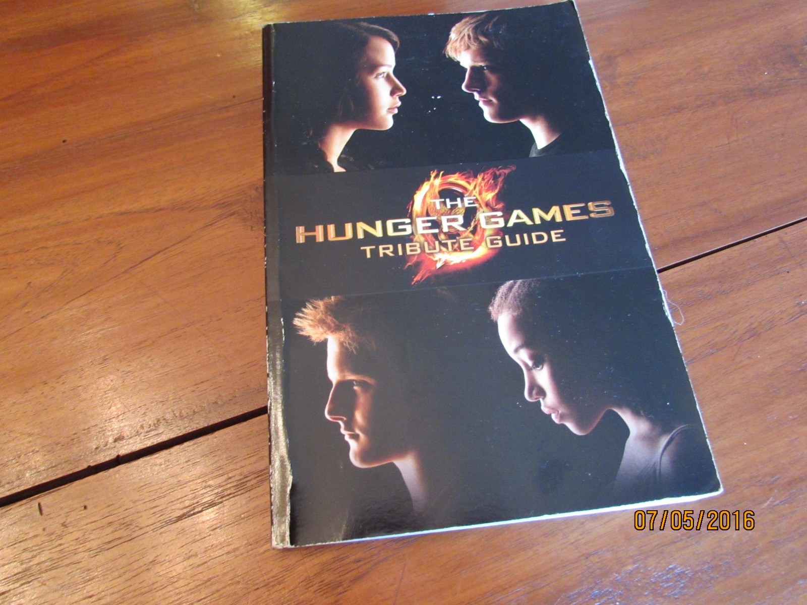 The Hunger Games Tribute Guide Paperback Book 2012 Character Pictures informatio