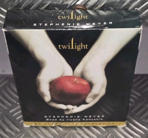 Twilight Stephenie Meyer Unabridged Audiobook 11 CD Set Ilyana Kadushin Narrator