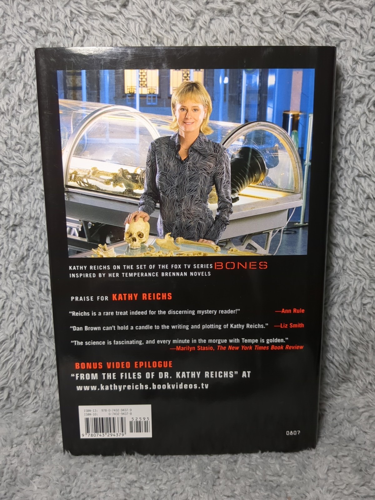Bones to Ashes: A Novel (Temperance Brennan Novels) — Hardcover