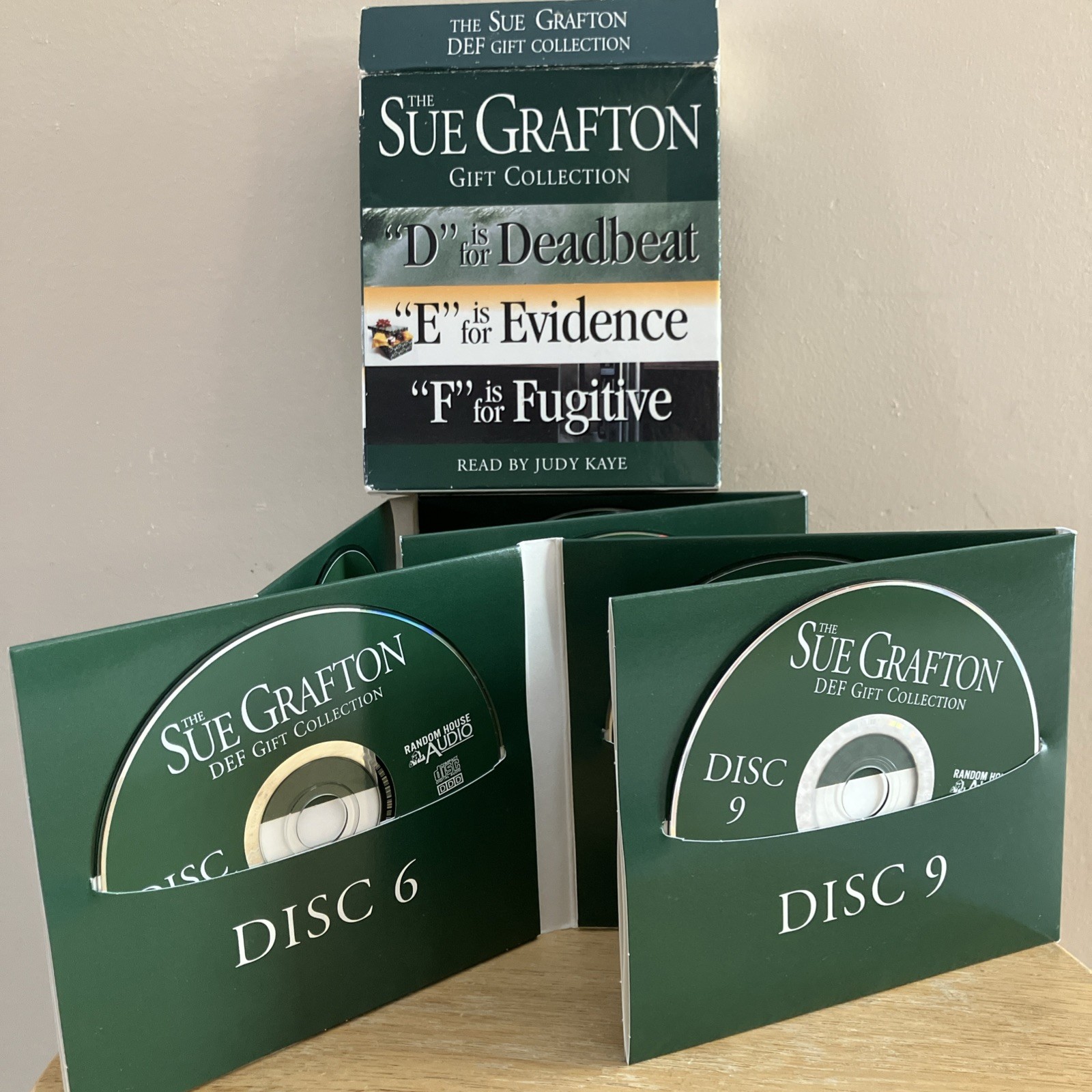 Sue Grafton DEF Gift Collection: D Is for Deadbeat, E Is for Evidence