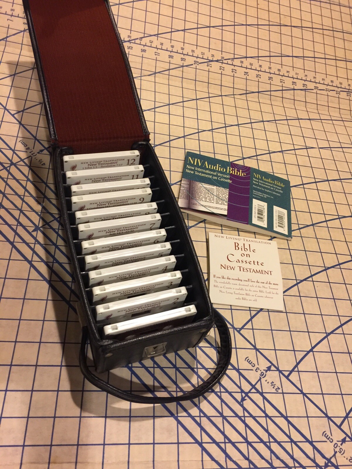 ❤️NIV NEW TESTAMENT on 12 Cassettes — Audio Bible USA Made Includes Case EUC