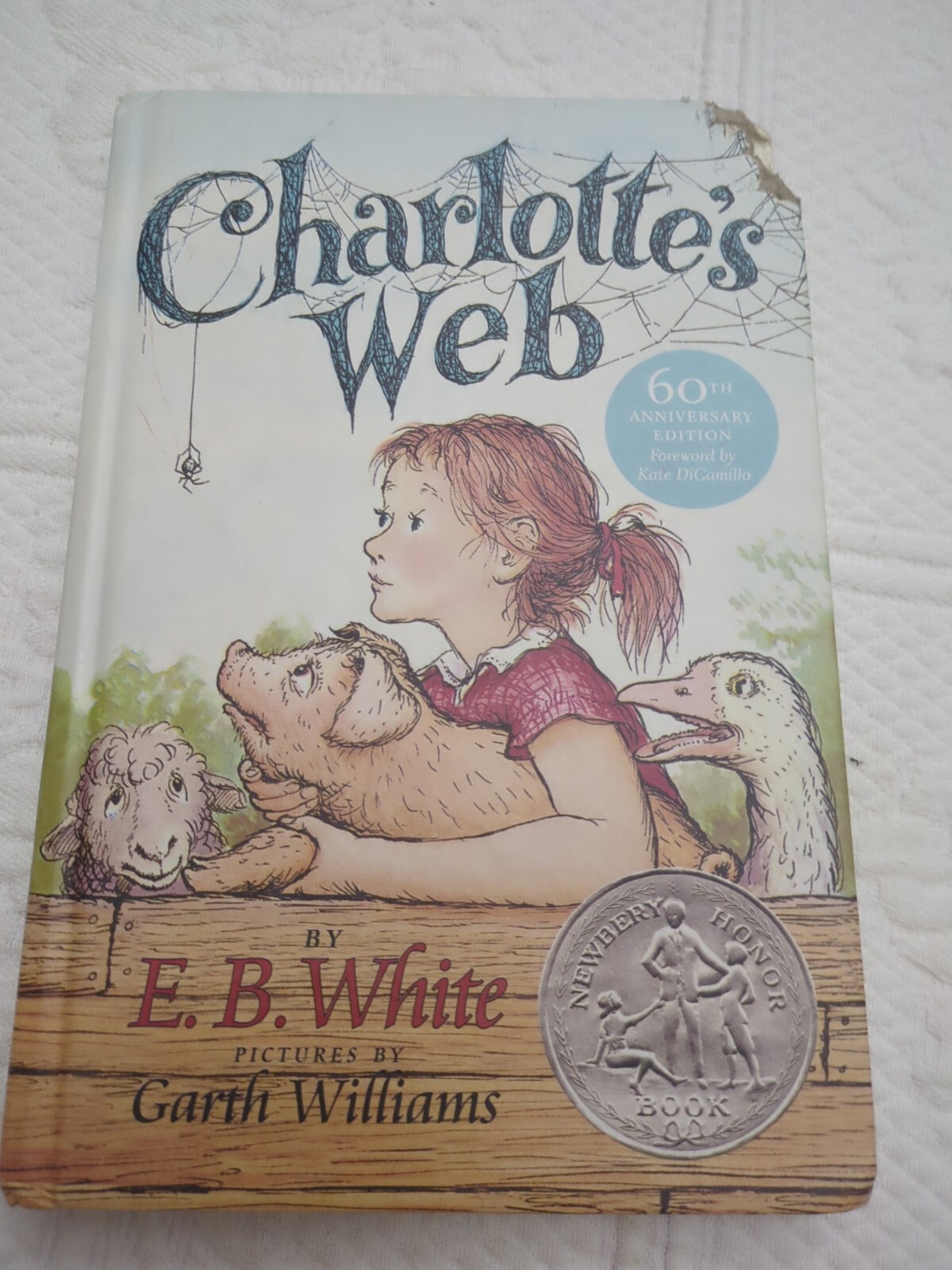 Charlotte’s Web : A Newbery Honor Award Winner by E. B. White and Kate DiCamillo
